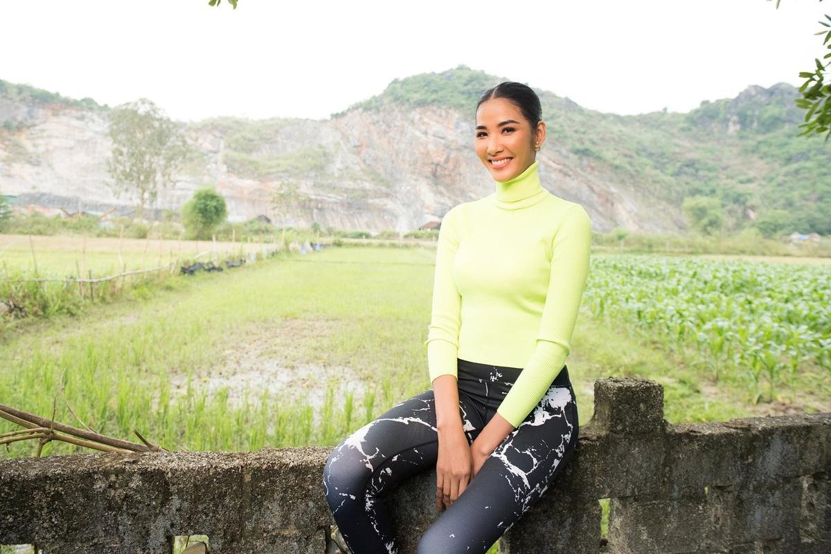 Hoàng Thùy diện áo dài đẹp nền nã, liệu có mang bộ ưng ý nhất diện tại Miss Universe 2019? Ảnh 6