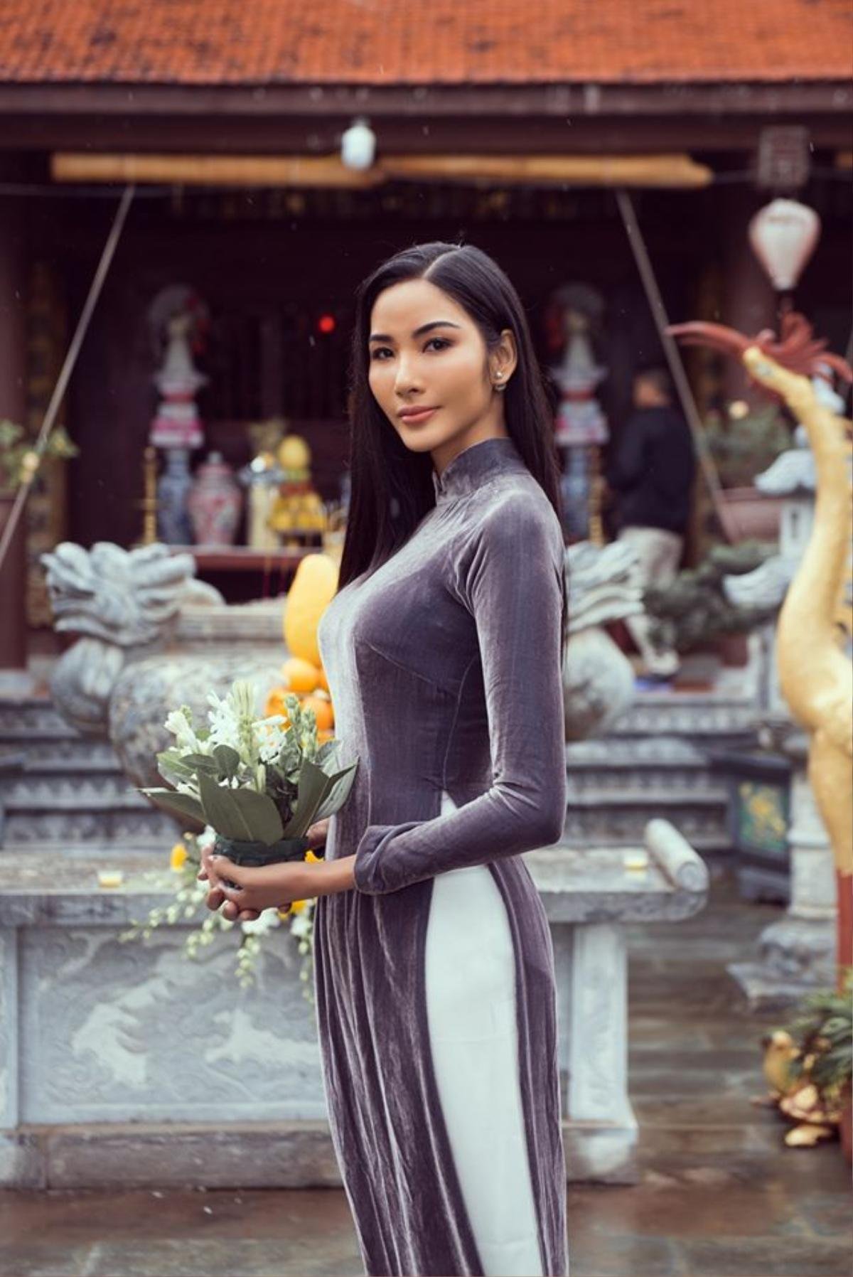 Hoàng Thùy diện áo dài đẹp nền nã, liệu có mang bộ ưng ý nhất diện tại Miss Universe 2019? Ảnh 1