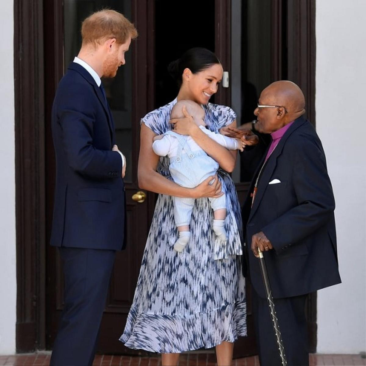 Công nương Meghan vượt mặt chị dâu Kate đứng đầu bảng xếp hạng có gu thời trang ảnh hưởng nhất thế giới 2019 Ảnh 3