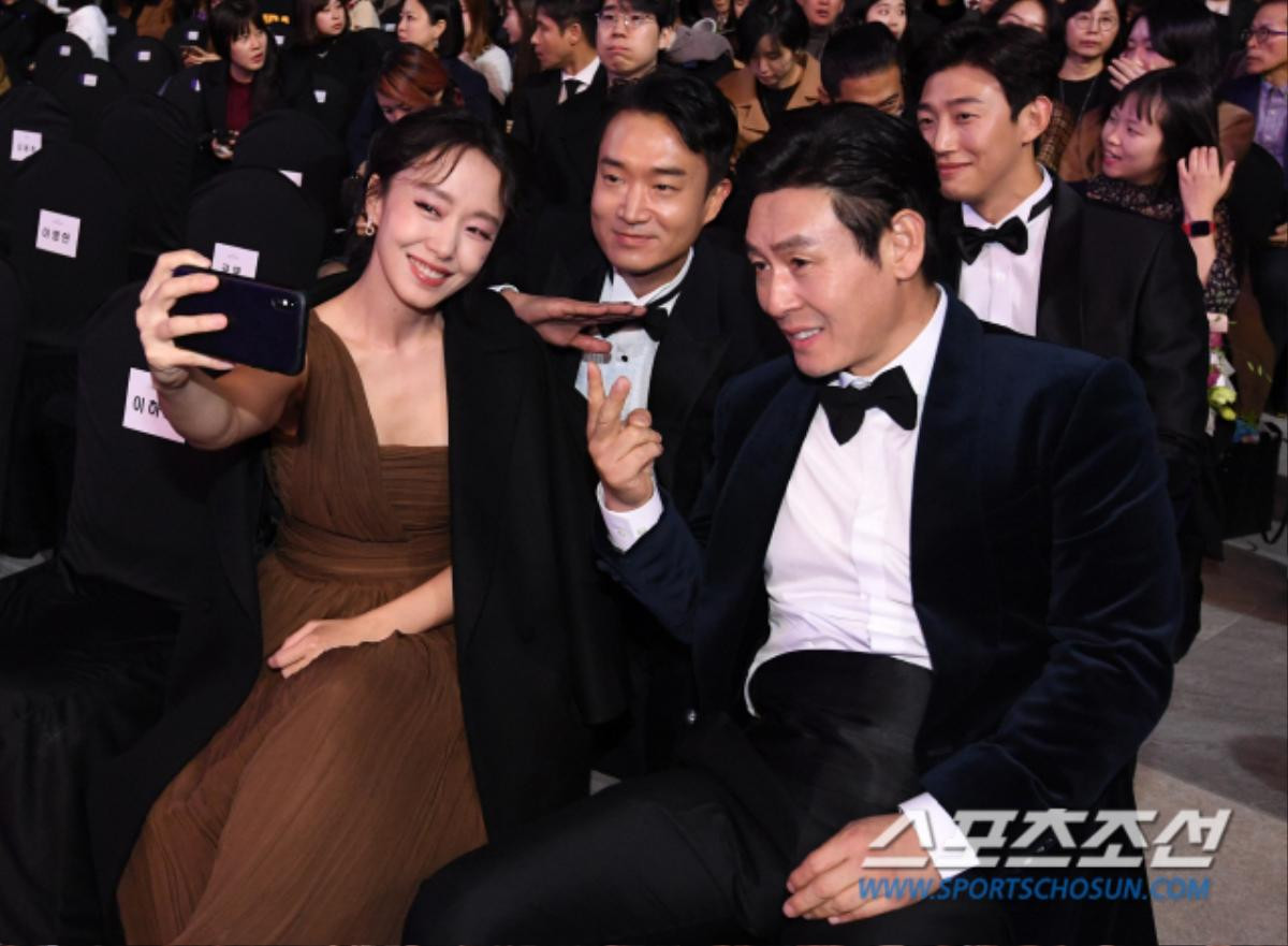 'Rồng Xanh 2019': Soo Young - Yoona (SNSD) đoàn tụ, rạng rỡ selfie cùng Jo Jung Suk Ảnh 2