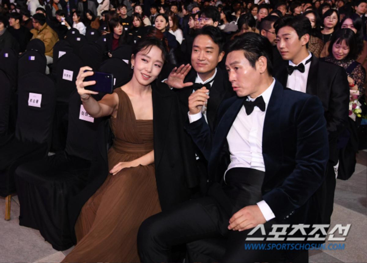 'Rồng Xanh 2019': Soo Young - Yoona (SNSD) đoàn tụ, rạng rỡ selfie cùng Jo Jung Suk Ảnh 3