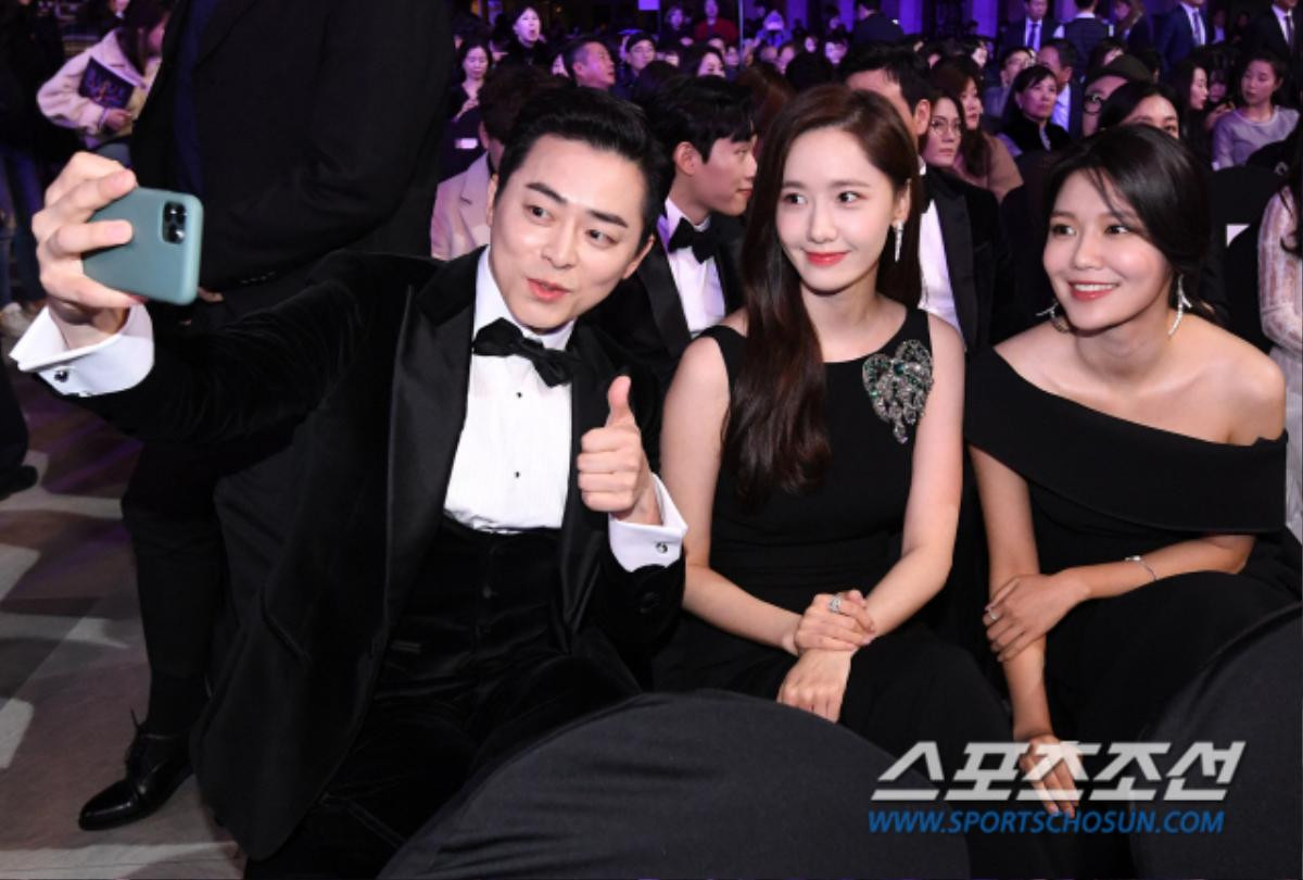 'Rồng Xanh 2019': Soo Young - Yoona (SNSD) đoàn tụ, rạng rỡ selfie cùng Jo Jung Suk Ảnh 5