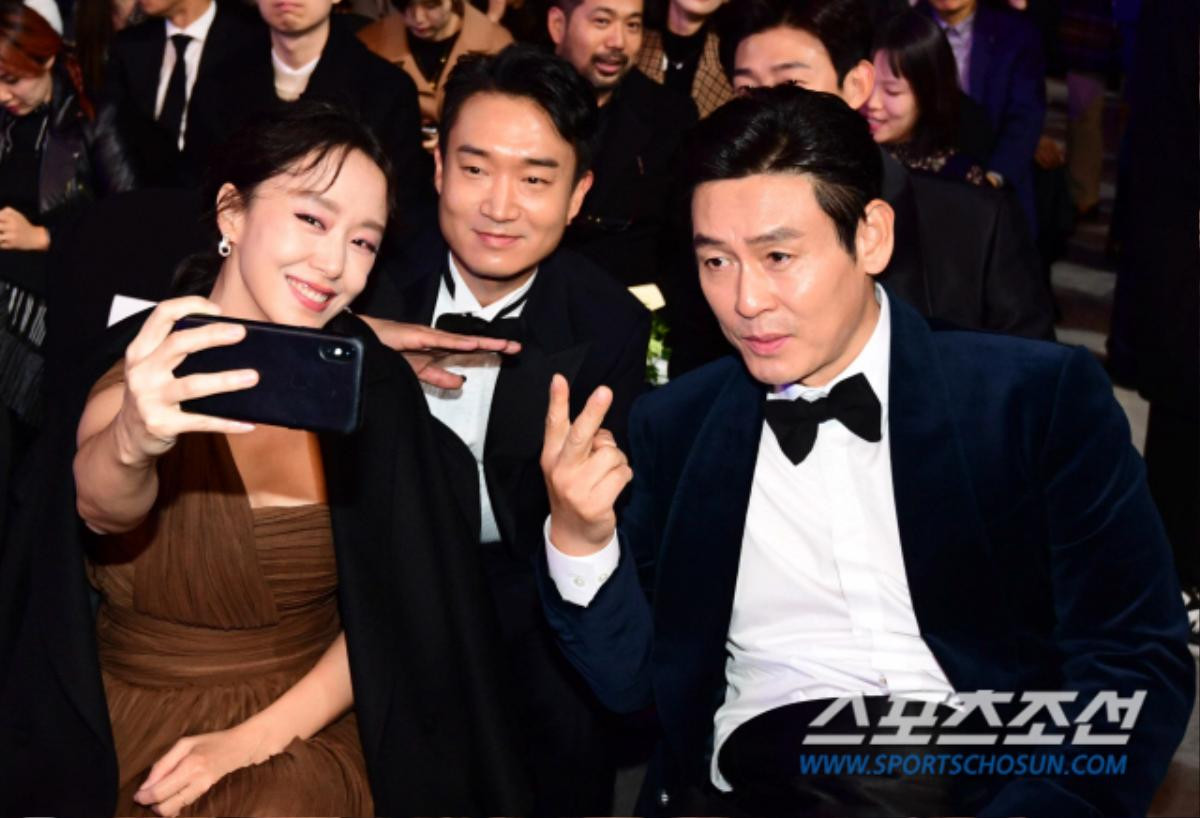 'Rồng Xanh 2019': Soo Young - Yoona (SNSD) đoàn tụ, rạng rỡ selfie cùng Jo Jung Suk Ảnh 4