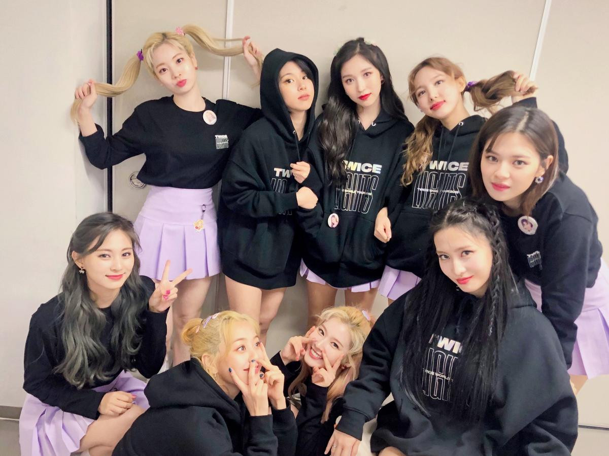 Twice cán mốc lượng sale album tiếng Nhật ‘khủng’, thống trị 2 BXH âm nhạc hàng đầu xứ hoa Anh Đào Ảnh 3