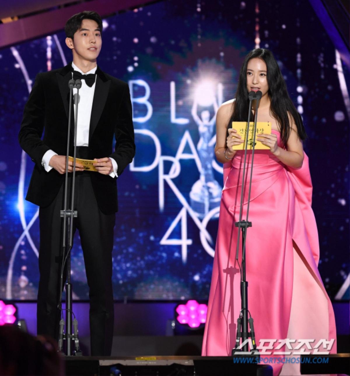 Nam Joo Hyuk sánh đôi với Krystal, Han Ji Min - Suho (EXO) bừng sáng trên sân khấu 'Rồng xanh 2019' Ảnh 7