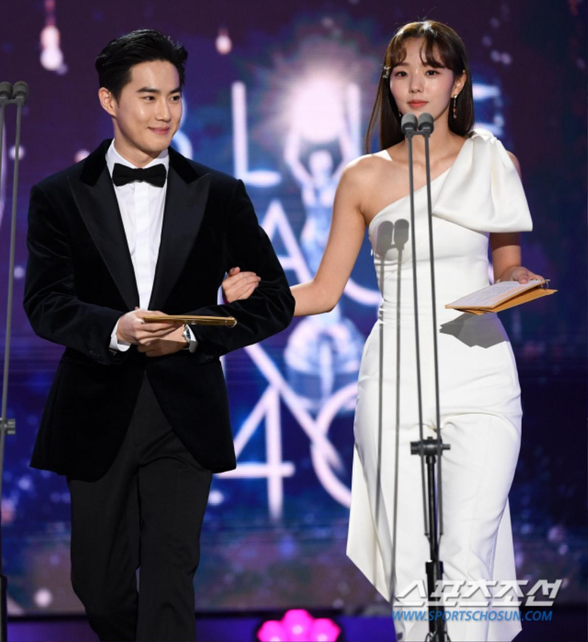 Nam Joo Hyuk sánh đôi với Krystal, Han Ji Min - Suho (EXO) bừng sáng trên sân khấu 'Rồng xanh 2019' Ảnh 19