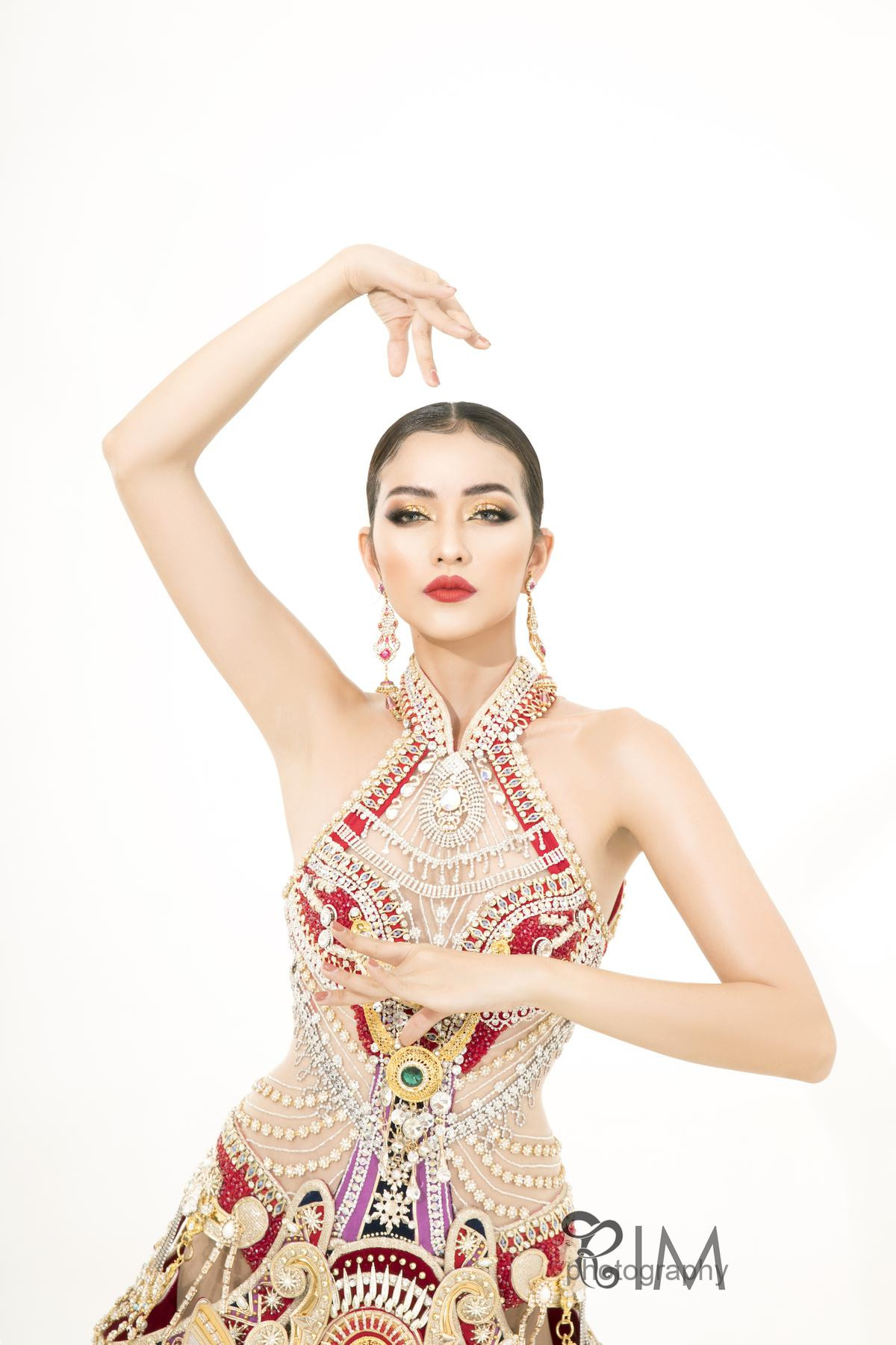 Hoa hậu Ngọc Châu công bố trang phục dân tộc 'Lạc vũ' hoành tráng, quyết giành giải tại Miss Supranational 2019 Ảnh 8