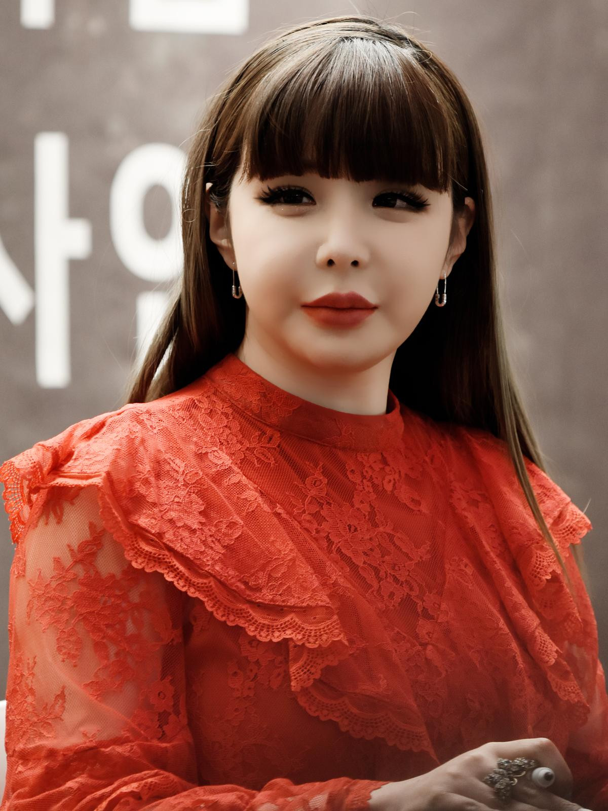 Park Bom xác nhận màn comeback hoành tráng kết thúc năm 2019: Lại chuẩn bị có nhạc 'xịn' để nghe! Ảnh 1