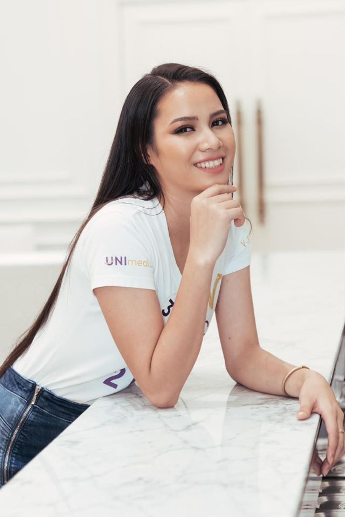 Được hỏi về dàn đối thủ Miss Universe 2019, Hoàng Thùy nghe nhầm, vô tư khen Thúy Vân - Tường Linh Ảnh 13