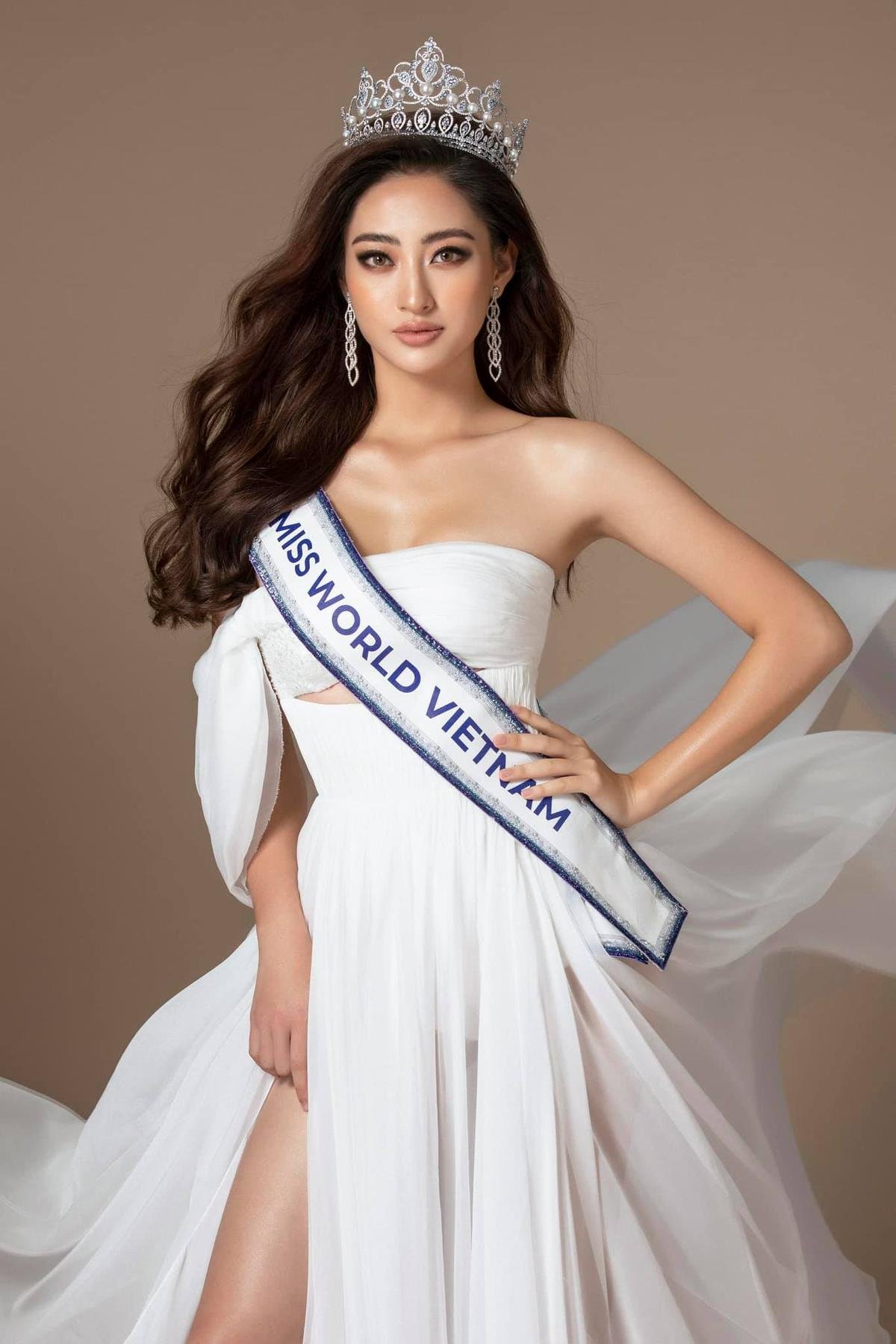 Lương Thùy Linh: 'Tôi luôn nỗ lực hết mình tại Miss World 2019 dù biết Dự án nhân ái có thể giúp đại diện Việt Nam in-top' Ảnh 11