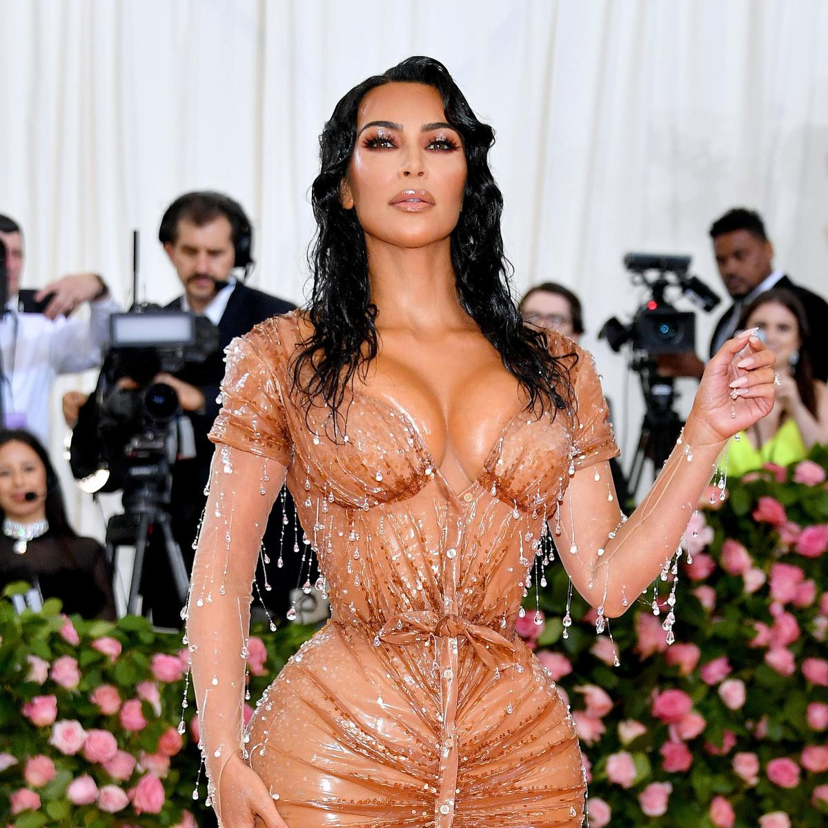 ‘Cứng’ như Kim Kardashian cũng có lúc khóc hết nước mắt khi tham dự Met Gala 2013 Ảnh 1