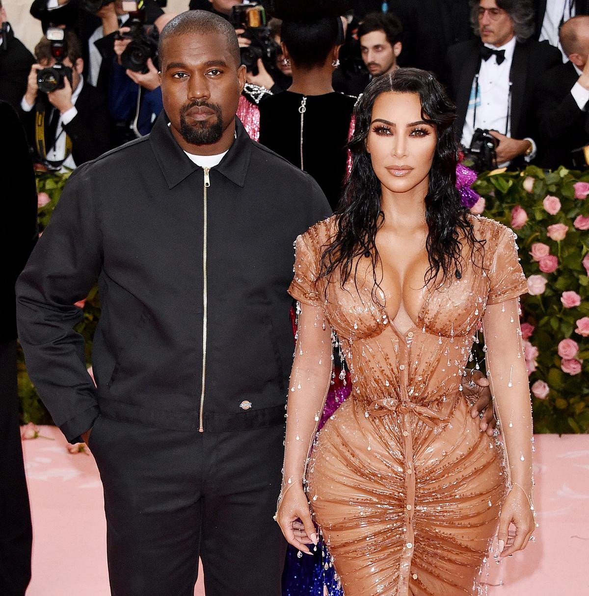 ‘Cứng’ như Kim Kardashian cũng có lúc khóc hết nước mắt khi tham dự Met Gala 2013 Ảnh 2