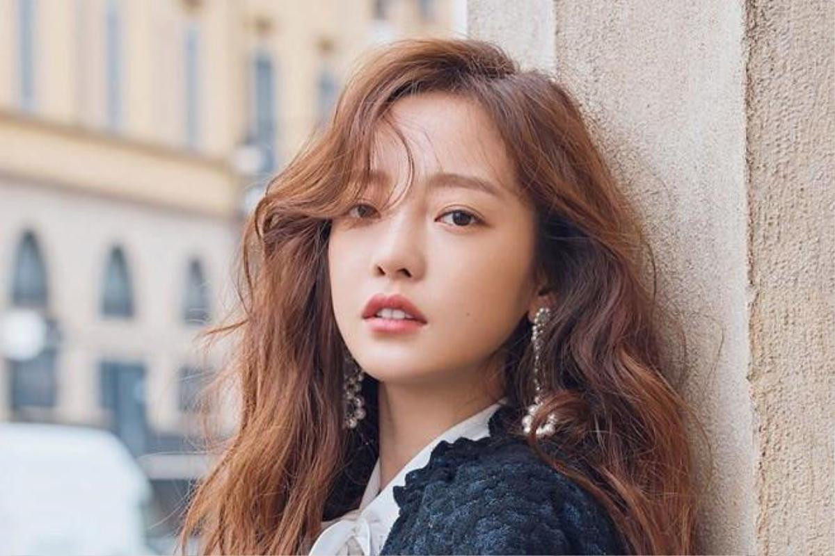 Cộng đồng mạng xót xa trước loạt ảnh thân thiết của Goo Hara và Sulli: Đôi bạn thân nay đã nắm tay nhau đến một thế giới khác! Ảnh 1