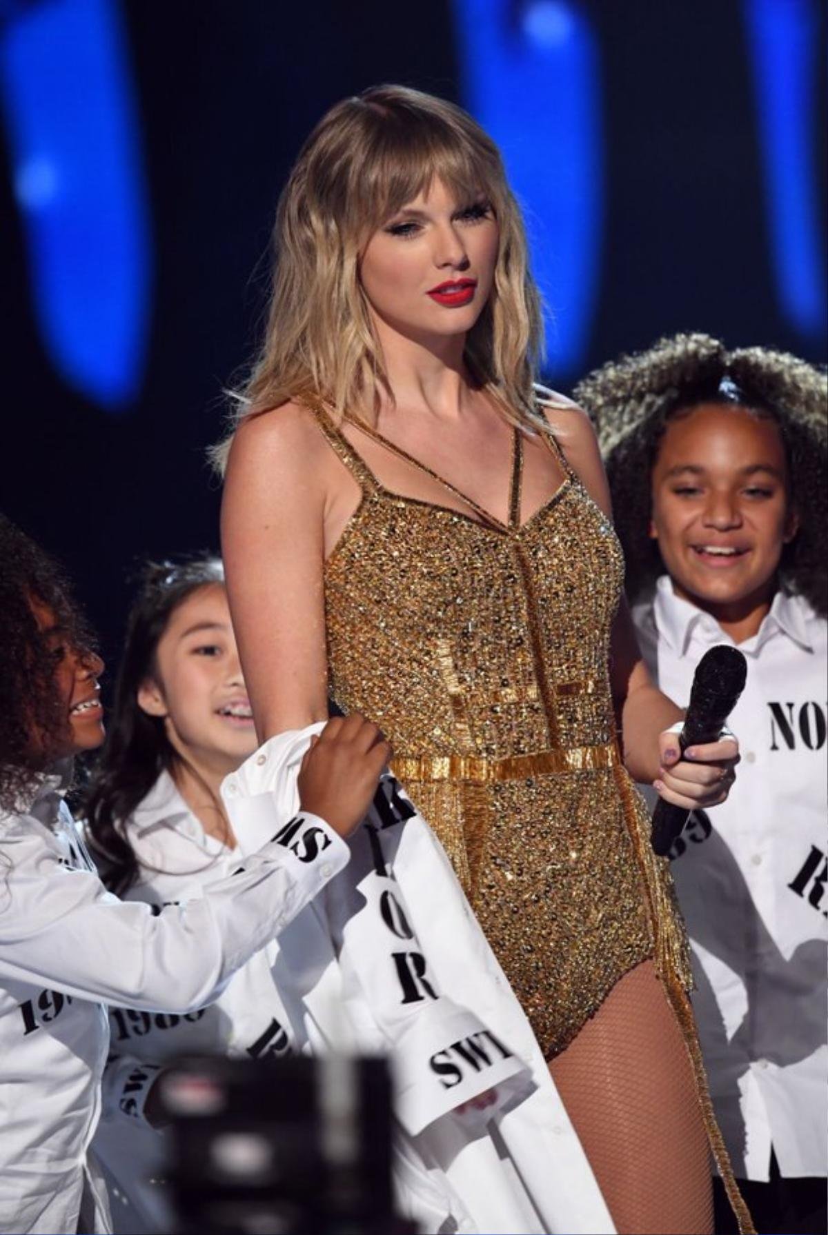 AMAs 2019: Taylor Swift biến sân khấu thành liveshow riêng, Camila Cabello được diễn tận 3 lần Ảnh 3