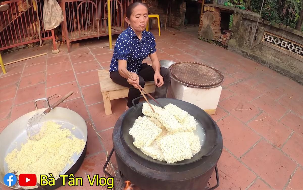 Bà Tân Vlog