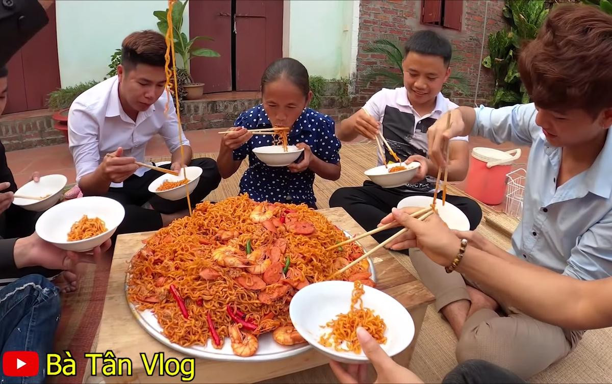 Bà Tân Vlog