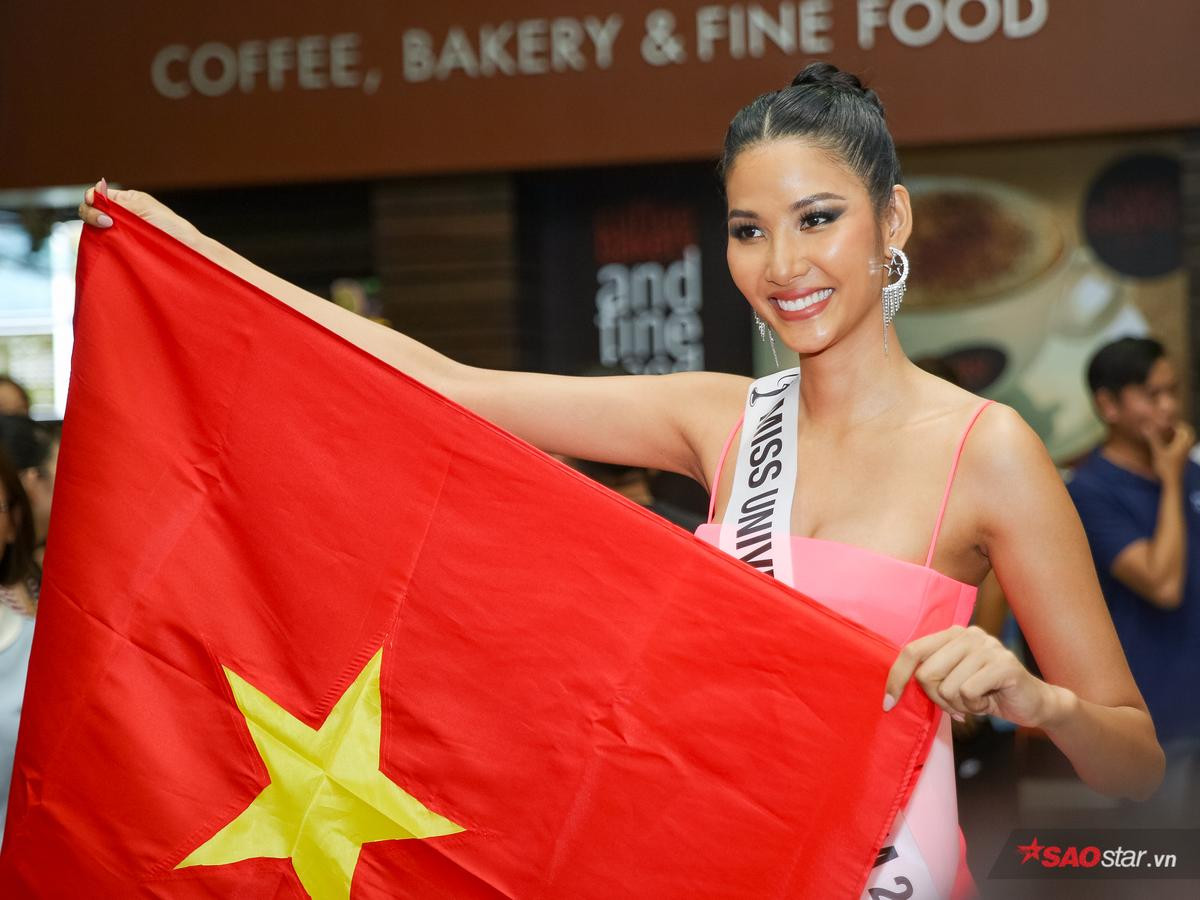 H'Hen Niê cùng fan Việt hừng hực khí thế tiễn Hoàng Thùy sang Mỹ thi Miss Universe 2019 Ảnh 3