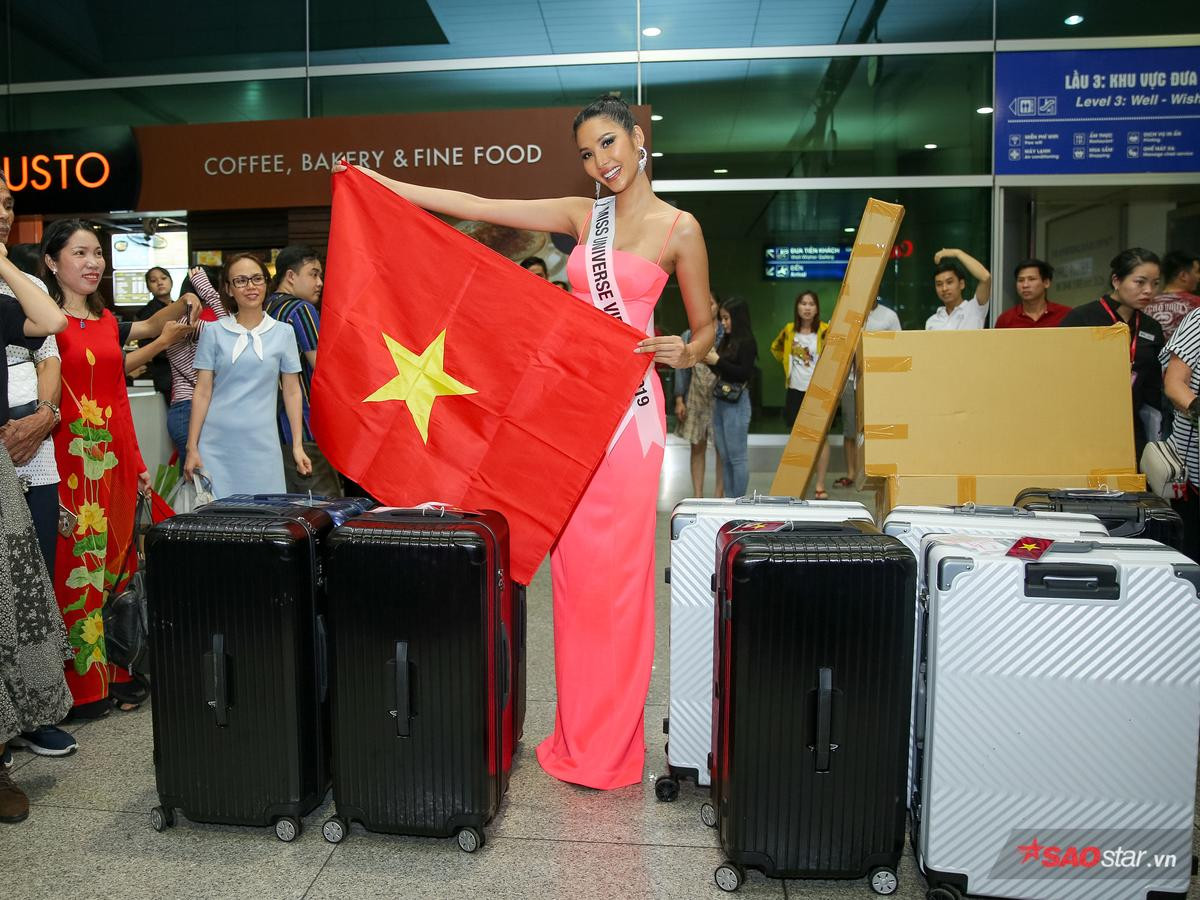 H'Hen Niê cùng fan Việt hừng hực khí thế tiễn Hoàng Thùy sang Mỹ thi Miss Universe 2019 Ảnh 5