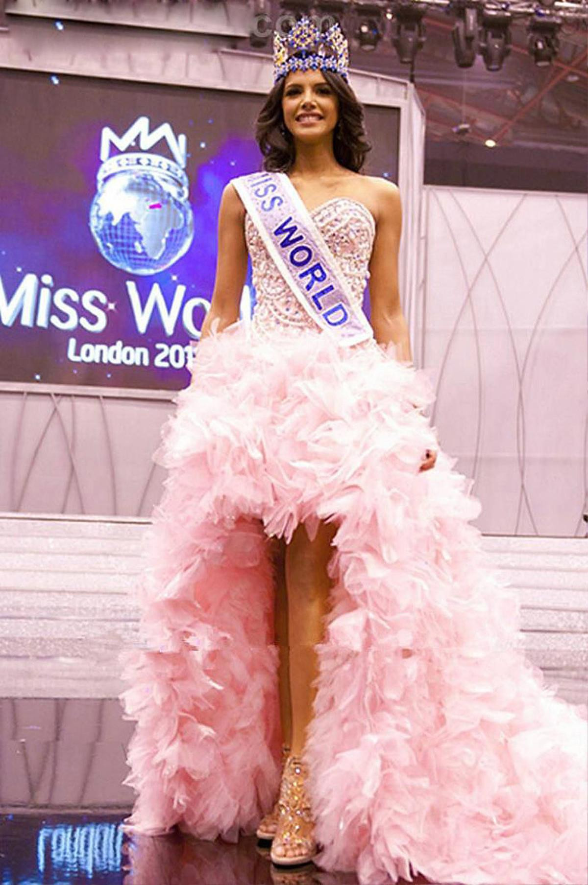 Lương Thùy Linh quyết diện 'full' váy hồng, ghi điểm với gam màu 'định mệnh' tại Miss World 2019 Ảnh 8