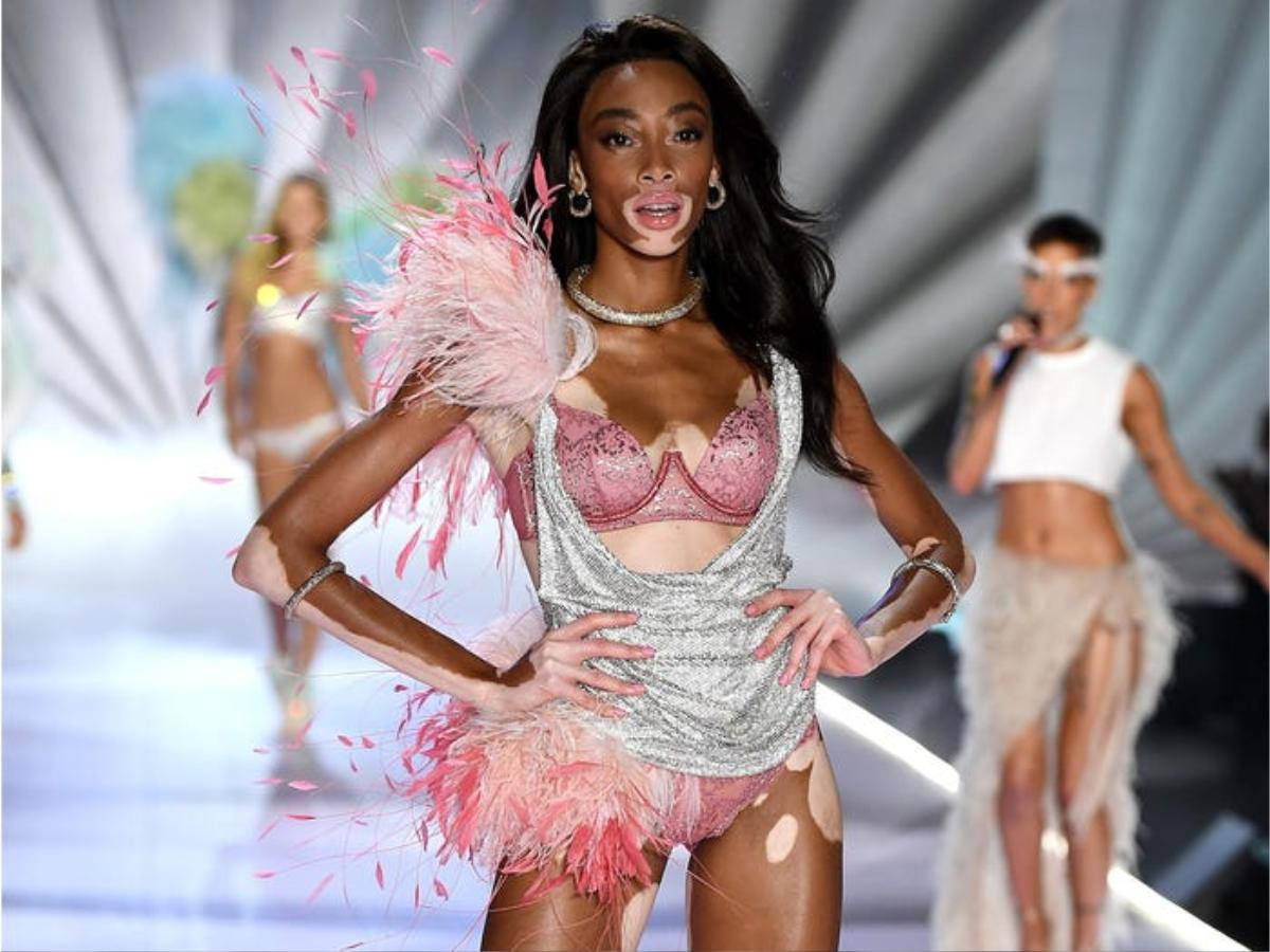 Hành trình 23 năm từ nhãn hàng vô danh thành gã khổng lồ trong làng nội y của Victoria's Secret Ảnh 36