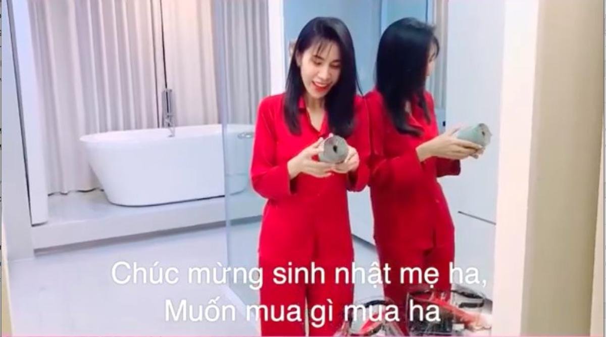 Sinh nhật tuổi 34, Thủy Tiên được Công Vinh tặng cọc tiền 'siêu to khổng lồ' Ảnh 6