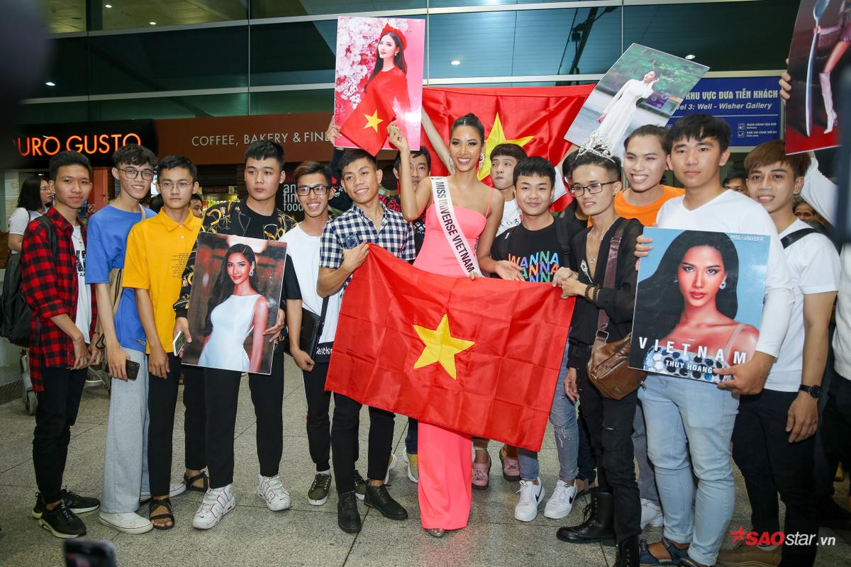 Được fan tặng chè để thi đậu, Hoàng Thùy mang 'Cafe sữa đá' sang Mỹ 'chiêu đãi' Miss Universe 2019 Ảnh 4