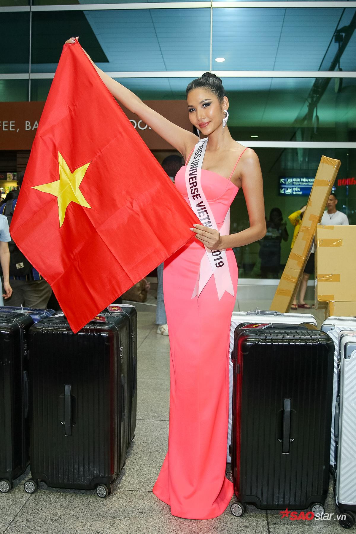 Được fan tặng chè để thi đậu, Hoàng Thùy mang 'Cafe sữa đá' sang Mỹ 'chiêu đãi' Miss Universe 2019 Ảnh 1