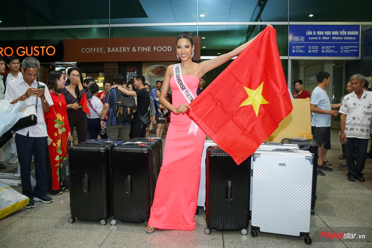 Được fan tặng chè để thi đậu, Hoàng Thùy mang 'Cafe sữa đá' sang Mỹ 'chiêu đãi' Miss Universe 2019 Ảnh 8