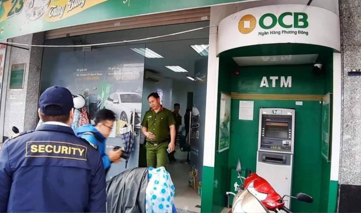 Truy tìm đối tượng đột nhập, dùng đá cạy phá trụ ATM ngân hàng Phương Đông ở Đà Nẵng trong đêm Ảnh 1