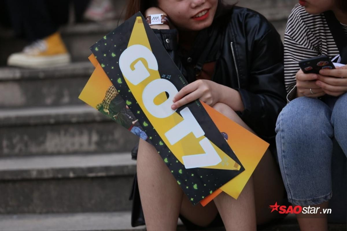 Cập nhật AAA 2019: Hàng nghìn fan Việt Nam cầm lightstick, poster chất ngất trước giờ G Ảnh 12