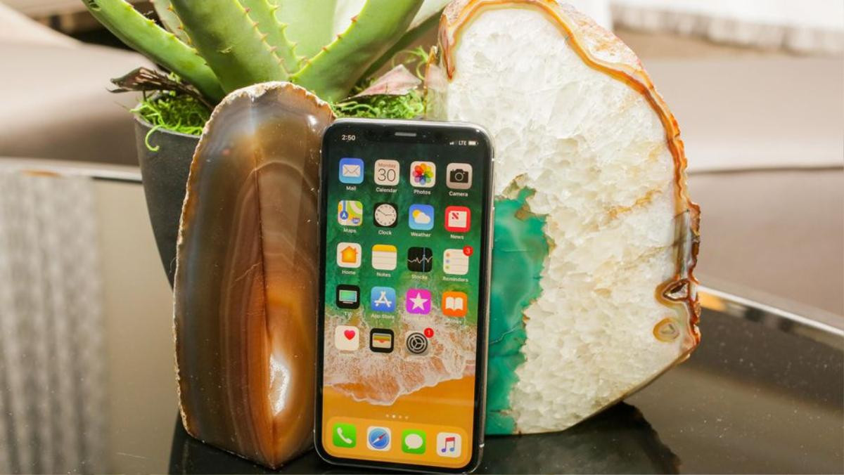 iPhone X rẻ bất ngờ giá 9 triệu đồng hút khách tại Việt Nam Ảnh 1