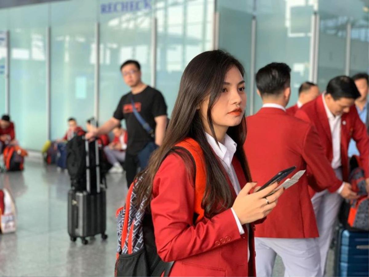 Nhan sắc xinh đẹp của nữ nhân viên y tế đoàn thể thao Việt Nam tại SEA Games 30 thu hút cộng đồng mạng Ảnh 1