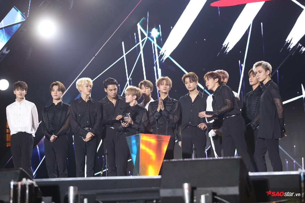 100 khoảnh khắc SEVENTEEN và GOT7 thắng giải Daesang tại 'AAA 2019' Ảnh 25