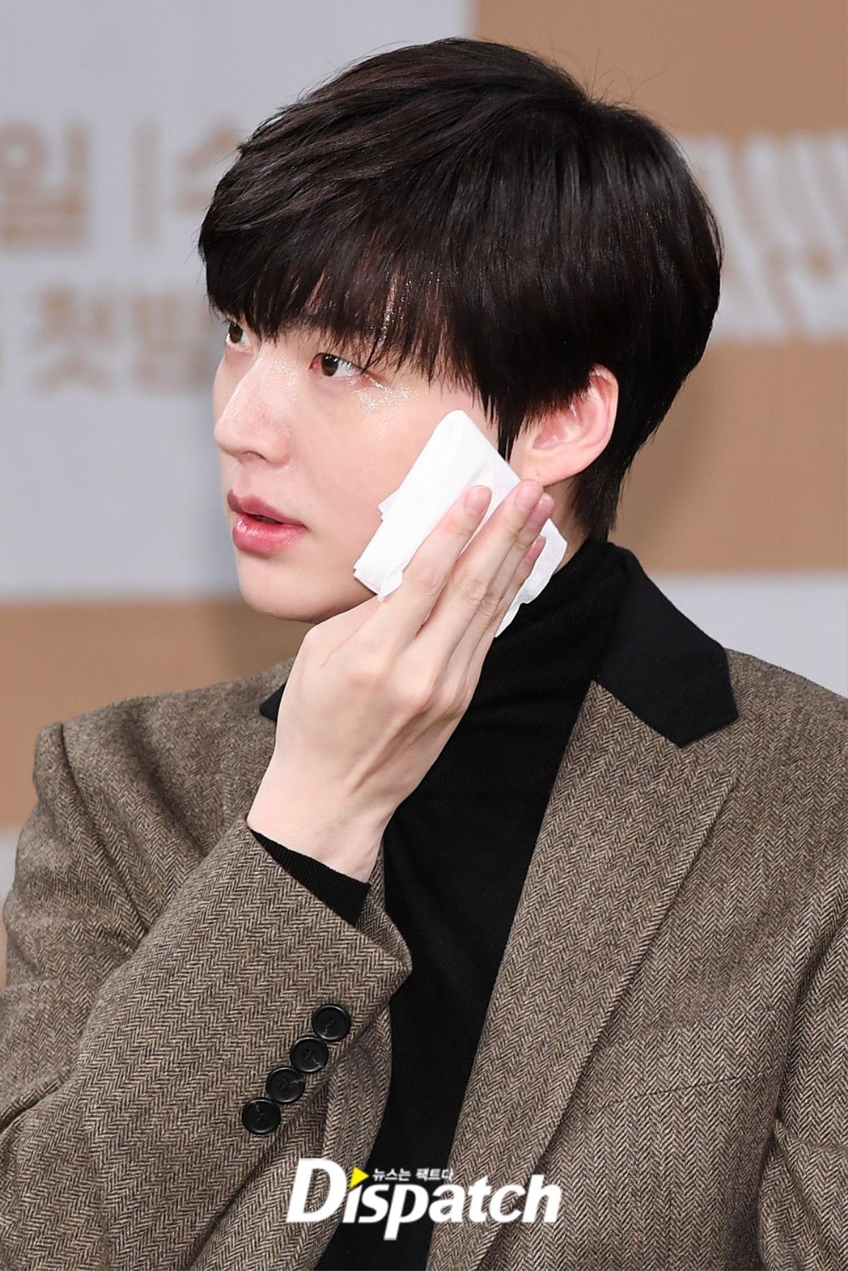 Họp báo 'Love With Flaws': Ahn Jae Hyun đẹp đôi bên Oh Yeon Seo, xin lỗi về vụ ly hôn với Goo Hye Sun Ảnh 15