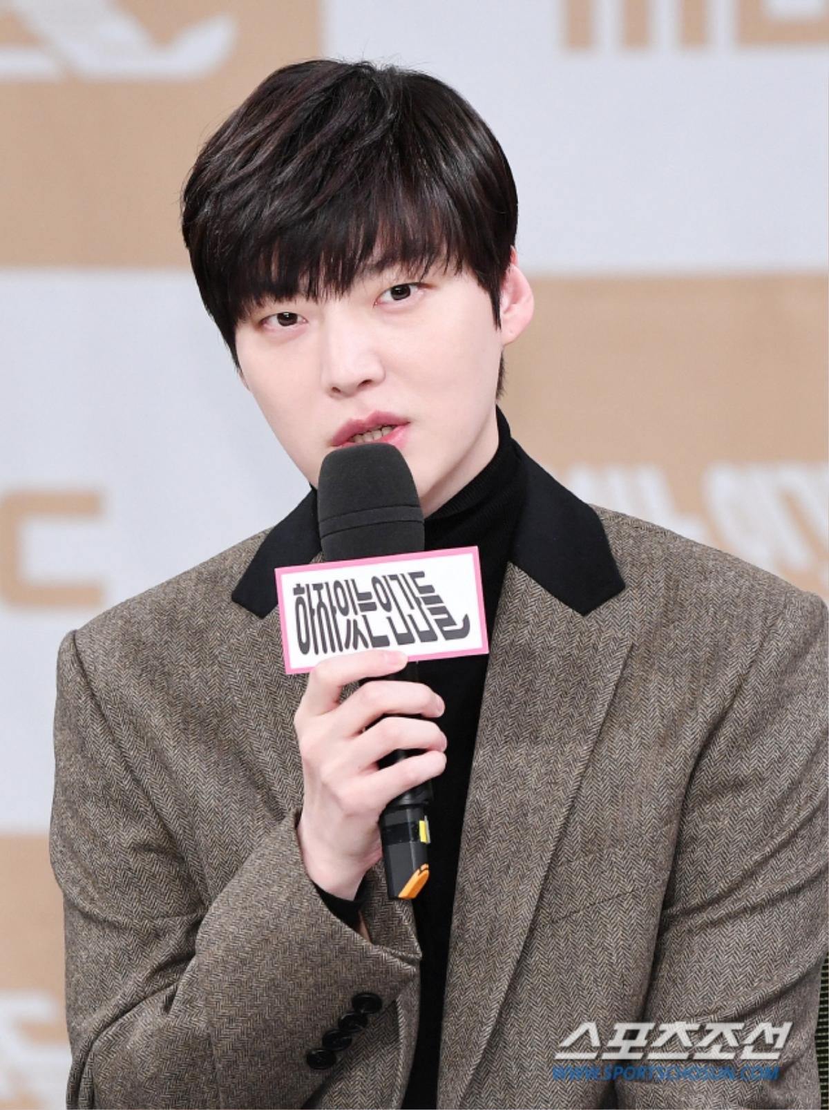 Họp báo 'Love With Flaws': Ahn Jae Hyun đẹp đôi bên Oh Yeon Seo, xin lỗi về vụ ly hôn với Goo Hye Sun Ảnh 16