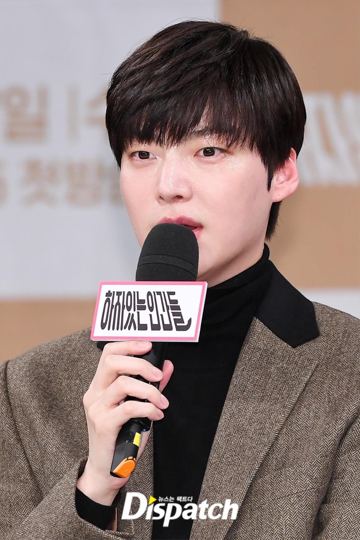 Họp báo 'Love With Flaws': Ahn Jae Hyun đẹp đôi bên Oh Yeon Seo, xin lỗi về vụ ly hôn với Goo Hye Sun Ảnh 13