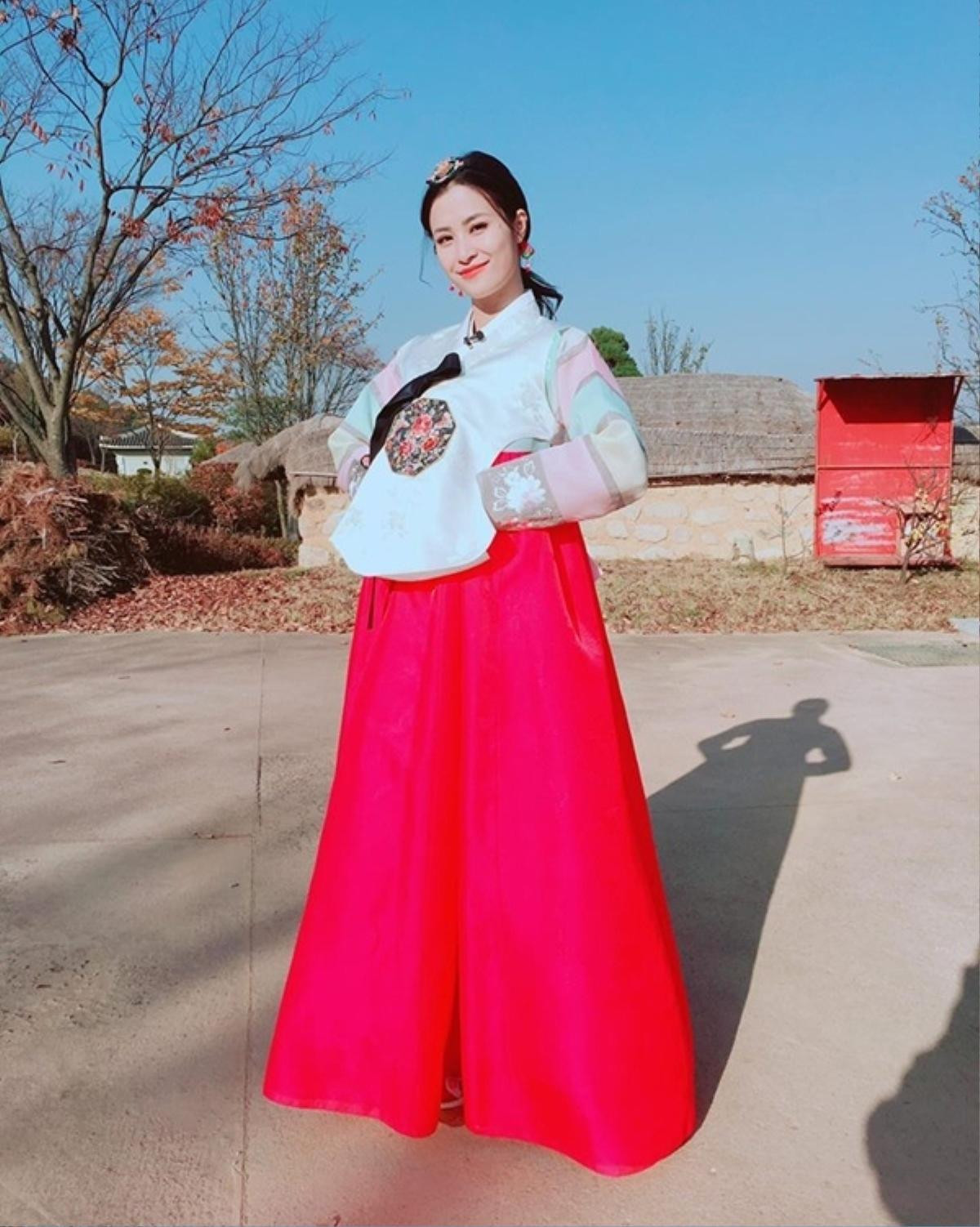 Mỹ nhân Việt diện Hanbok xinh lung linh: Bích Phương, Đông Nhi dịu dàng, e ấp đến bất ngờ Ảnh 3