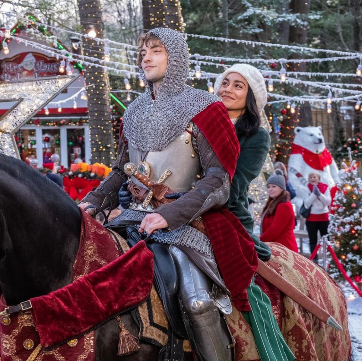 Giáng Sinh sắp đến rồi, bạn đã tìm thấy chàng hiệp sĩ như trong 'The Knight before Christmas' chưa? Ảnh 2