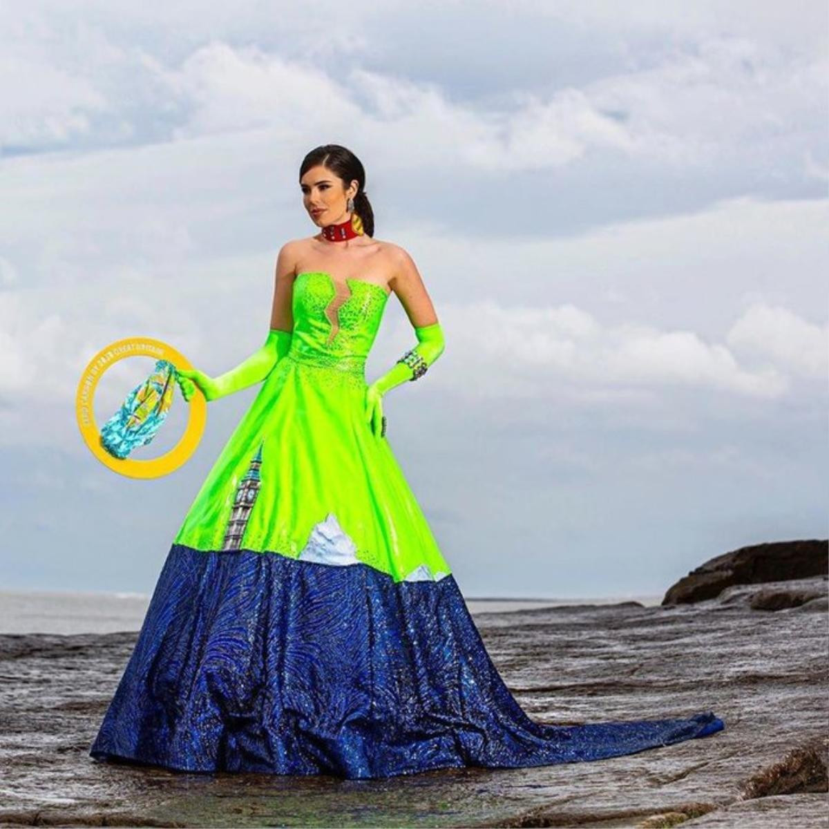 Trang phục dân tộc Miss Universe 2019: Giữa muôn vàn kiệt tác, Cà phê phin của Hoàng Thùy đi nước cờ thông minh nhờ báu vật quốc gia Ảnh 3