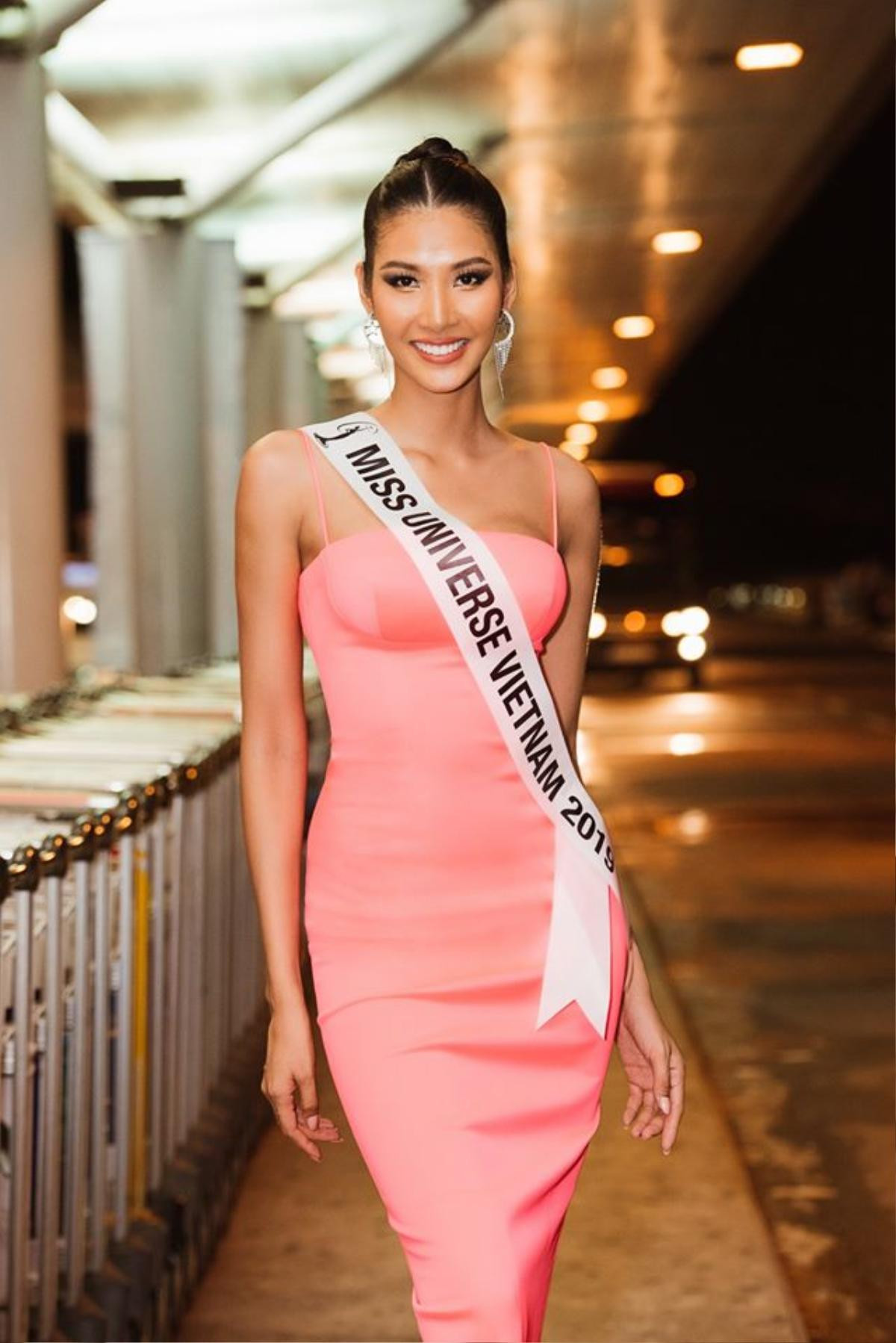 Chuyện chỉ có ở Miss Universe, Hoàng Thùy đi ăn phở cũng lên đồ là lượt lung linh đến phát hờn Ảnh 10