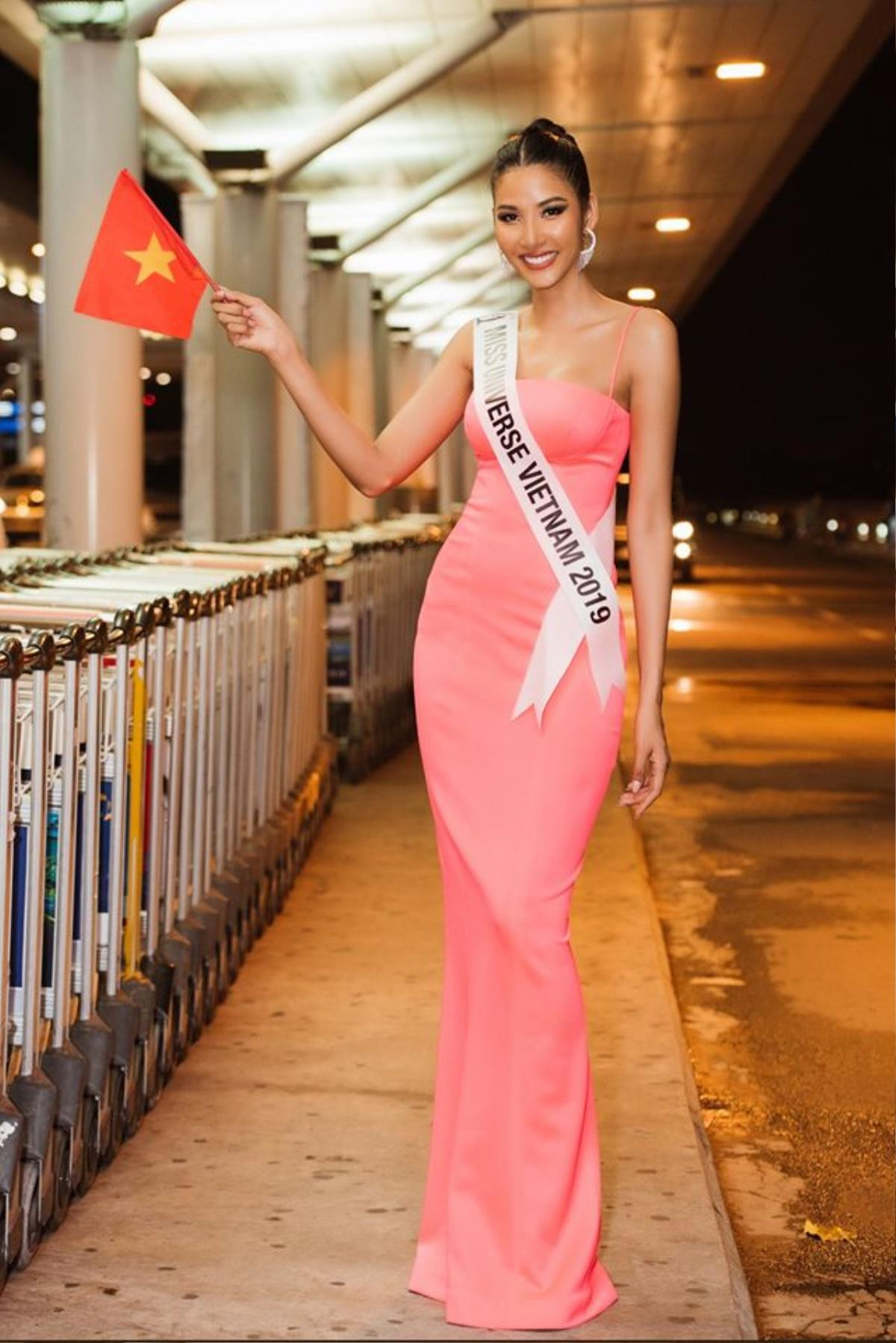 Chuyện chỉ có ở Miss Universe, Hoàng Thùy đi ăn phở cũng lên đồ là lượt lung linh đến phát hờn Ảnh 11