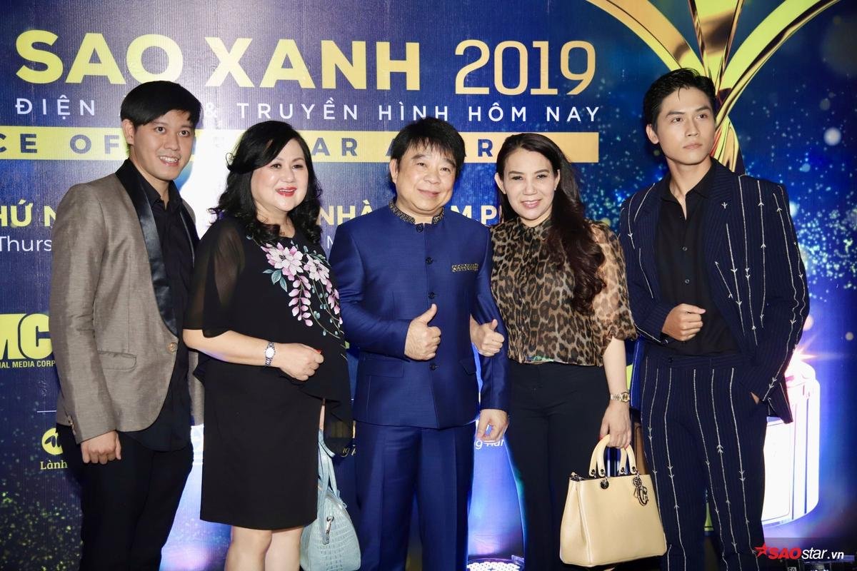 Lãnh Thanh - Gia Huy - Tùng Maru (UNI5) - Leo (Zero9) - Anh Tú đọ vẻ nam thần trên thảm đỏ Ngôi Sao Xanh 2019 Ảnh 1