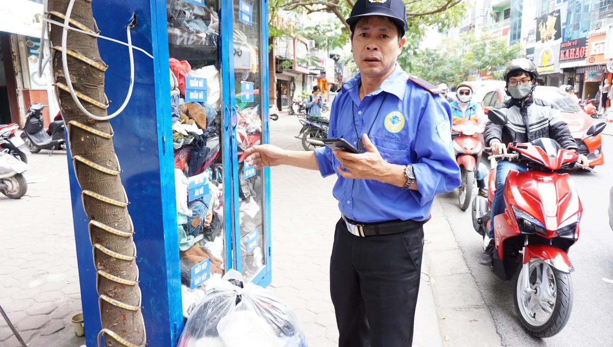 Ấm lòng những tủ quần áo miễn phí cho người lao động nghèo giữa thủ đô Hà Nội Ảnh 12