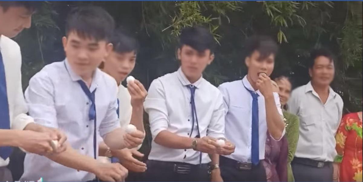 Những thử thách độc, lạ trong ngày cưới khiến dân tình ngã ngửa: Đón được dâu cũng vã hết cả mồ hôi Ảnh 10