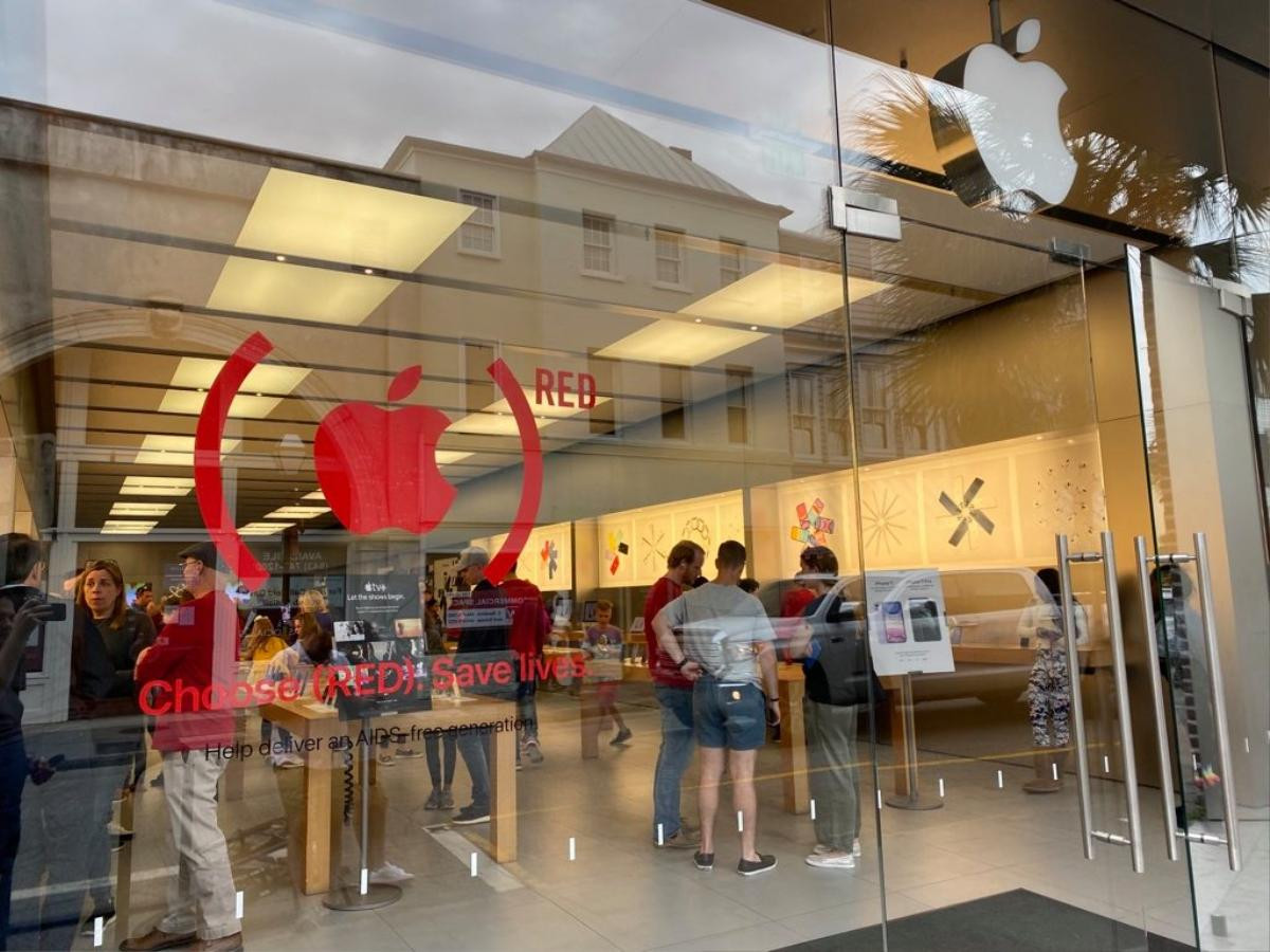 Vì sao nhiều Apple Store trên thế giới bỗng dưng 'tô đỏ' logo táo khuyết? Ảnh 6