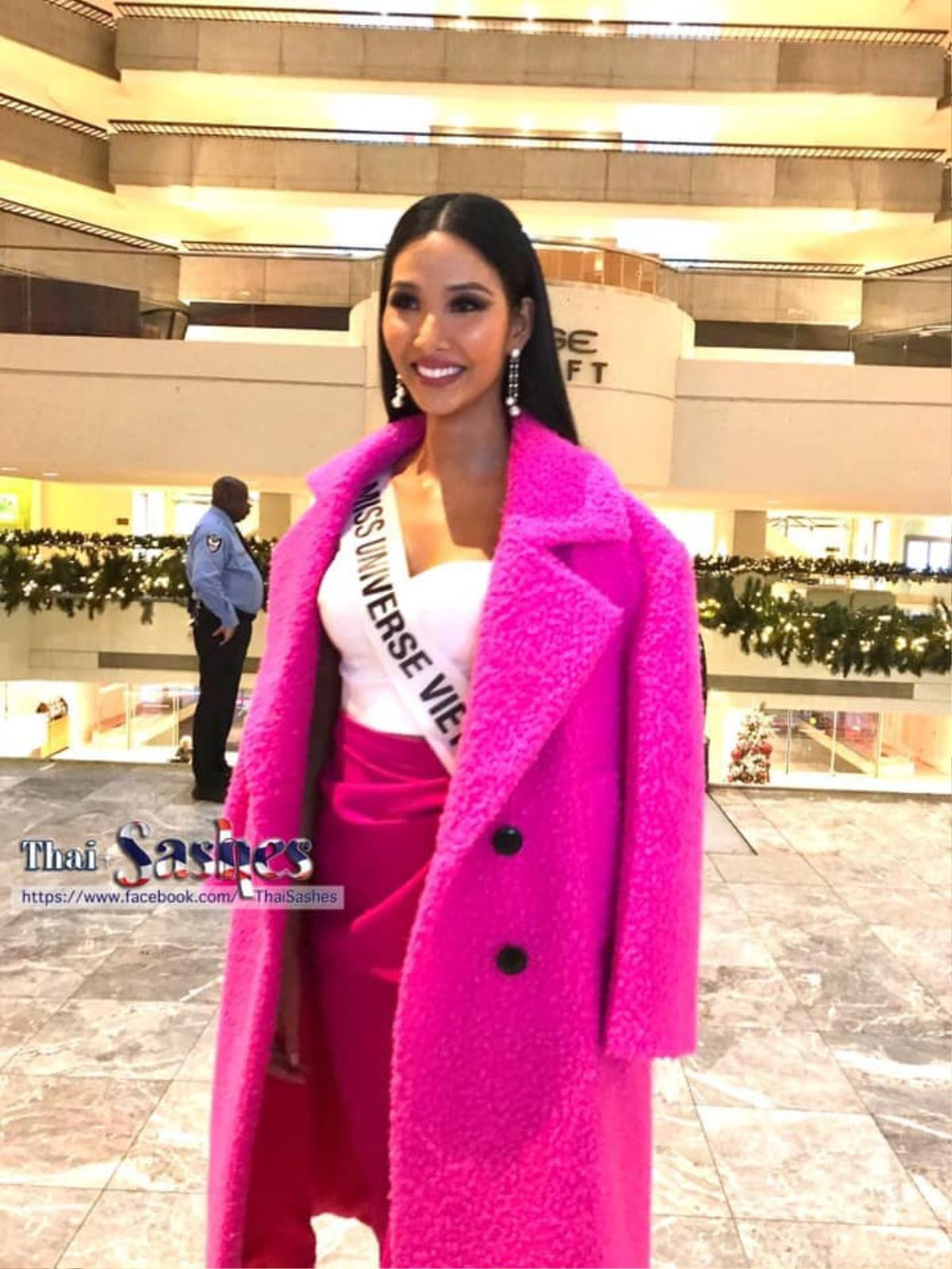 Hoàng Thùy đọ sắc hoa hậu Brazil - Ấn Độ, nhận sash Vietnam kèm 'suất diễn Vedette' Miss Universe 2019 Ảnh 2