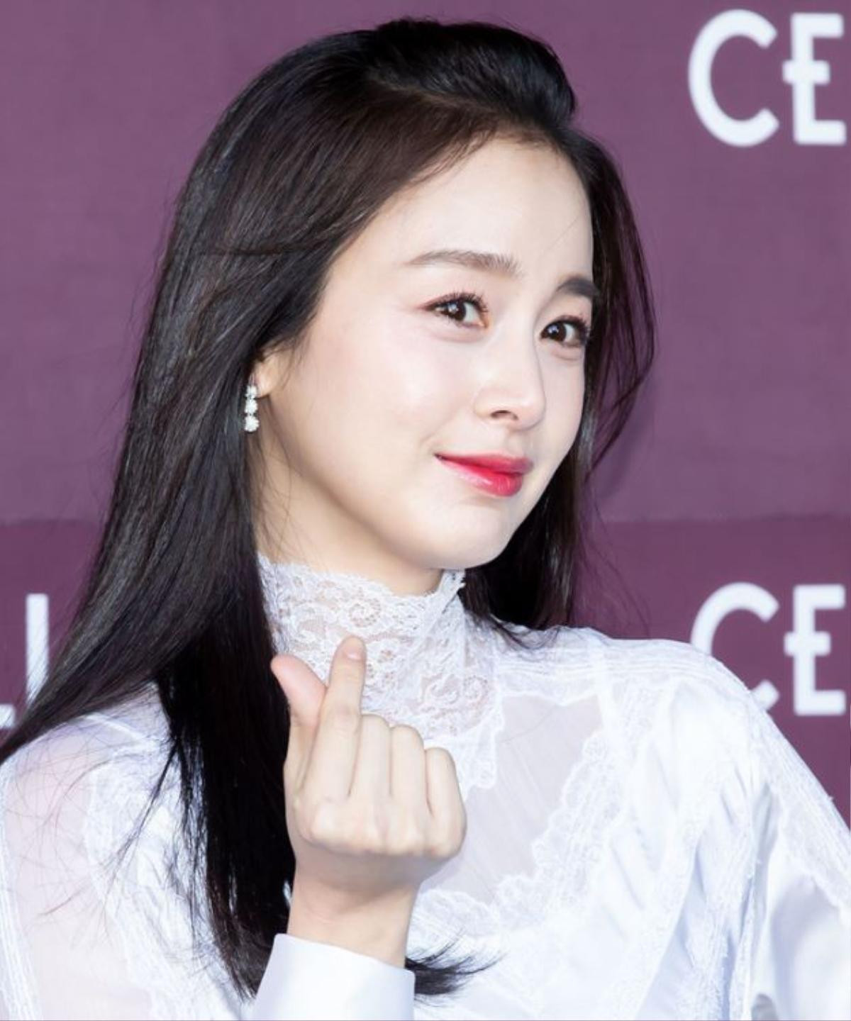 Kim Tae Hee nói gì về việc tái xuất màn ảnh? - Shin Se Kyung quyến rũ nhảy hiphop trong buổi họp fans Ảnh 2