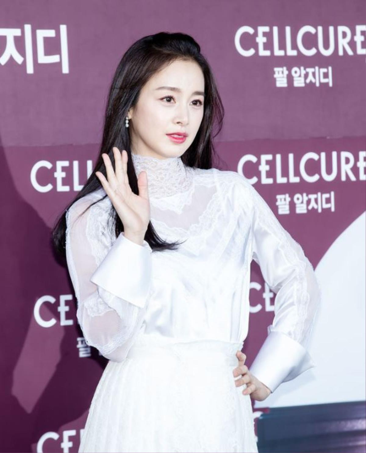 Kim Tae Hee nói gì về việc tái xuất màn ảnh? - Shin Se Kyung quyến rũ nhảy hiphop trong buổi họp fans Ảnh 1