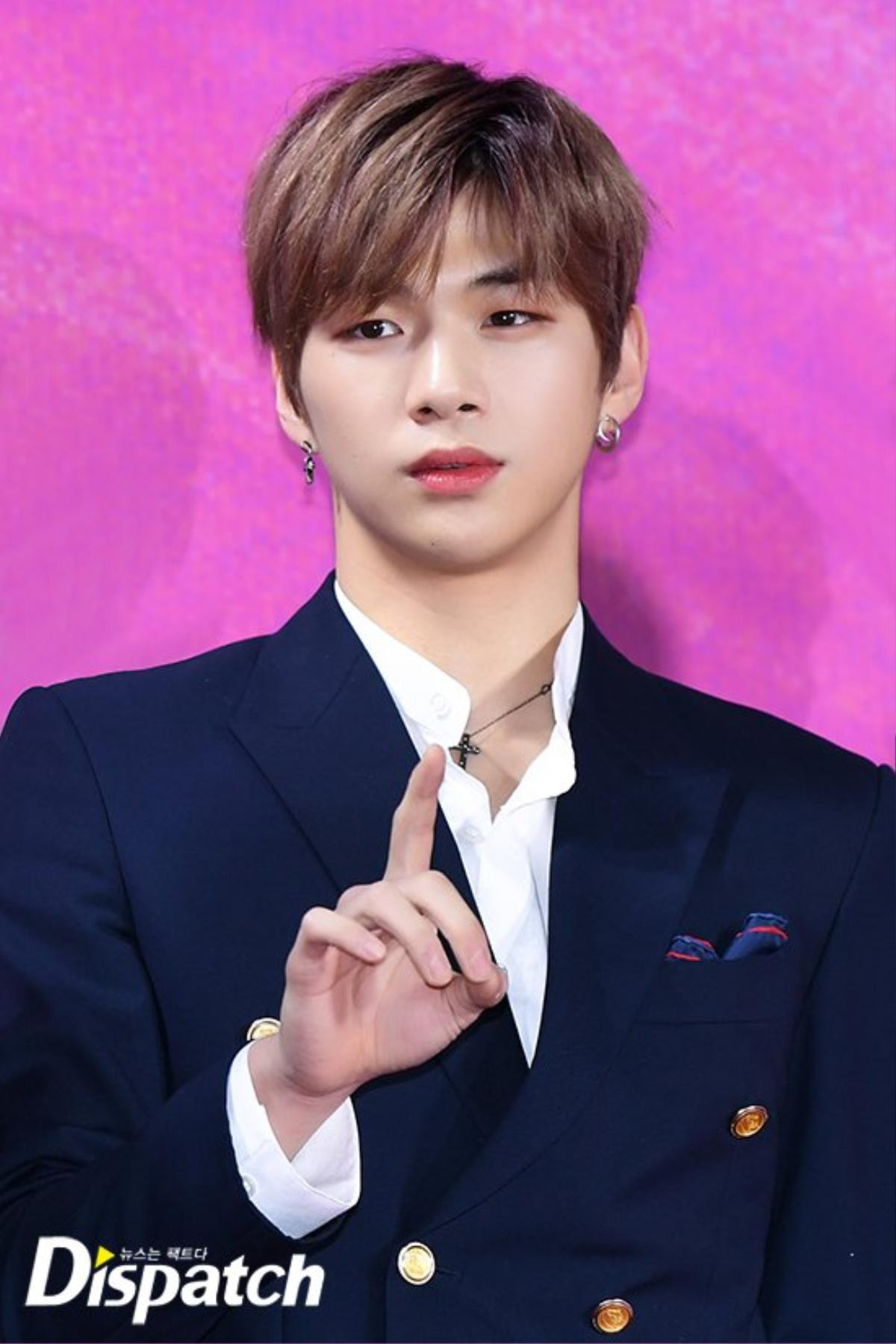 Kang Daniel nghẹn ngào khoảnh khắc lần đầu được biểu diễn tại Music Bank hậu ồn ào Ảnh 3