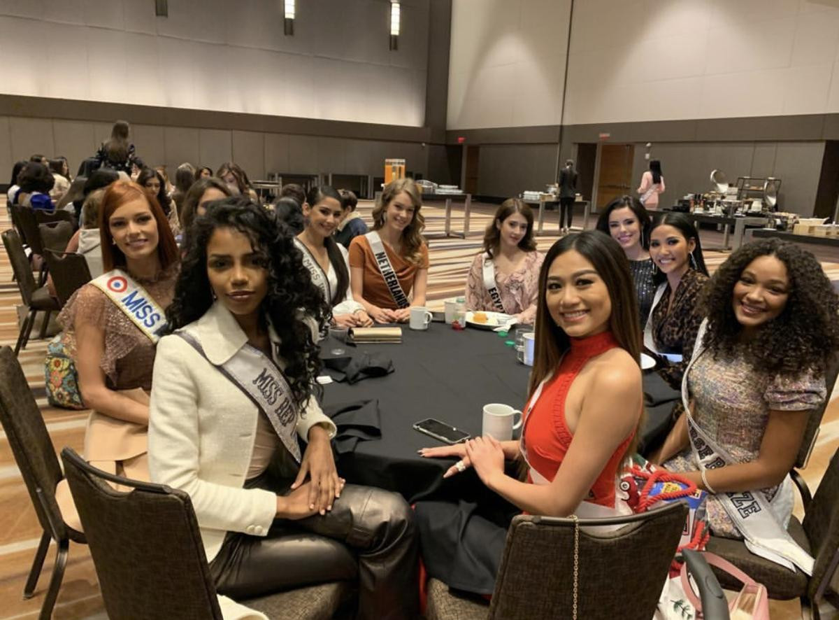 Diện thiết kế da beo 'chất lừ', Hoàng Thùy nổi bật giữa dàn mỹ nhân Miss Universe 2019, hoa hậu Philippines lép vế Ảnh 2